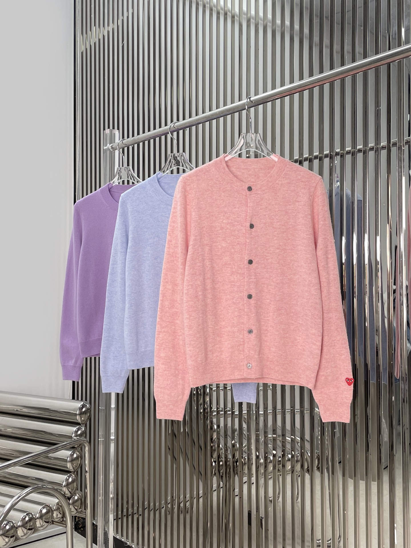 NO:713091,[Love] New style [Love]!  The latest CDG 26NEW 100 wool love embroidered knitted cardigan. Color pink, blue, purple. Size SML.P,,19860909[爱心]新款[爱心]！最新CDG 26NEW 100羊毛爱心刺绣针织开衫.颜色粉、蓝、紫.尺码SML.P,,,Women's clothing