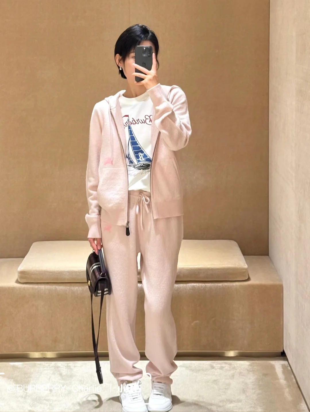 NO:713068,Tops and trousers [love] new style [love]!  The latest BBR 26NEW war horse embroidered superfine wool casual jacket + trousers. Size SML.,,jackets & coats,19860909上衣.长裤[爱心]新款[爱心]！最新BBR 26NEW 战马刺绣超细羊毛休闲外套+长裤.尺码SML.,,jackets & coats,,Women's clothing