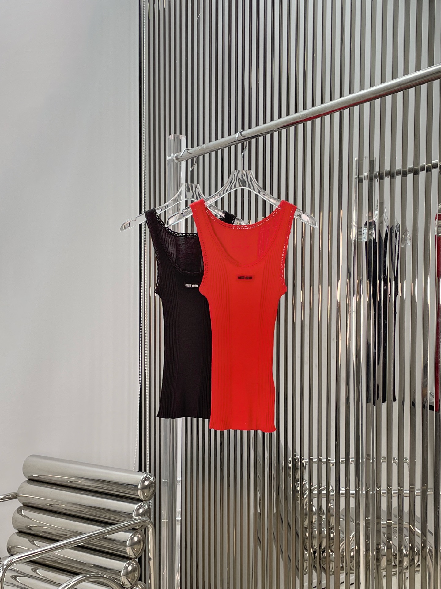 NO:715414,[Love] New style [Love]!  The latest MIU 26NEW letter logo jacquard suspender knitted vest. Color red, brown. Size SML.P,,miumiu,19860909[爱心]新款[爱心]！最新MIU 26NEW 字母logo提花吊带针织背心.颜色红、咖.尺码SML.P,,miumiu,,Women's clothing