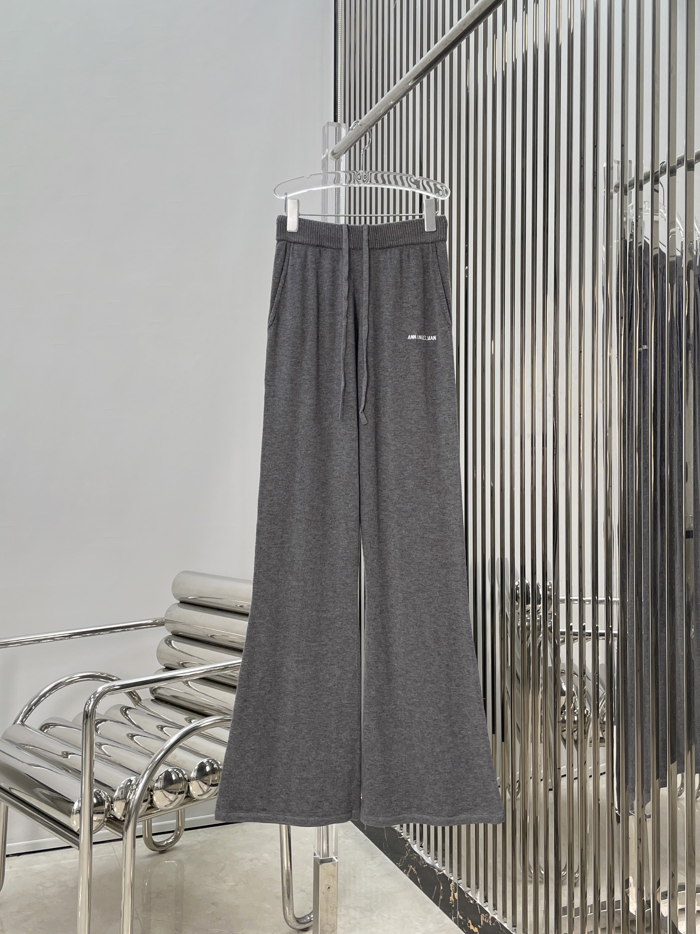 NO:715679,[Love] New style [Love]!  The latest ANN 26NEW wool knitted hooded jacket + casual bell-bottom pants. Size SML.,,jackets & coats,hats,19860909[爱心]新款[爱心]！最新ANN 26NEW 羊毛针织连帽外套+休闲喇叭裤.尺码SML.,,jackets & coats,hats,,Women's clothing