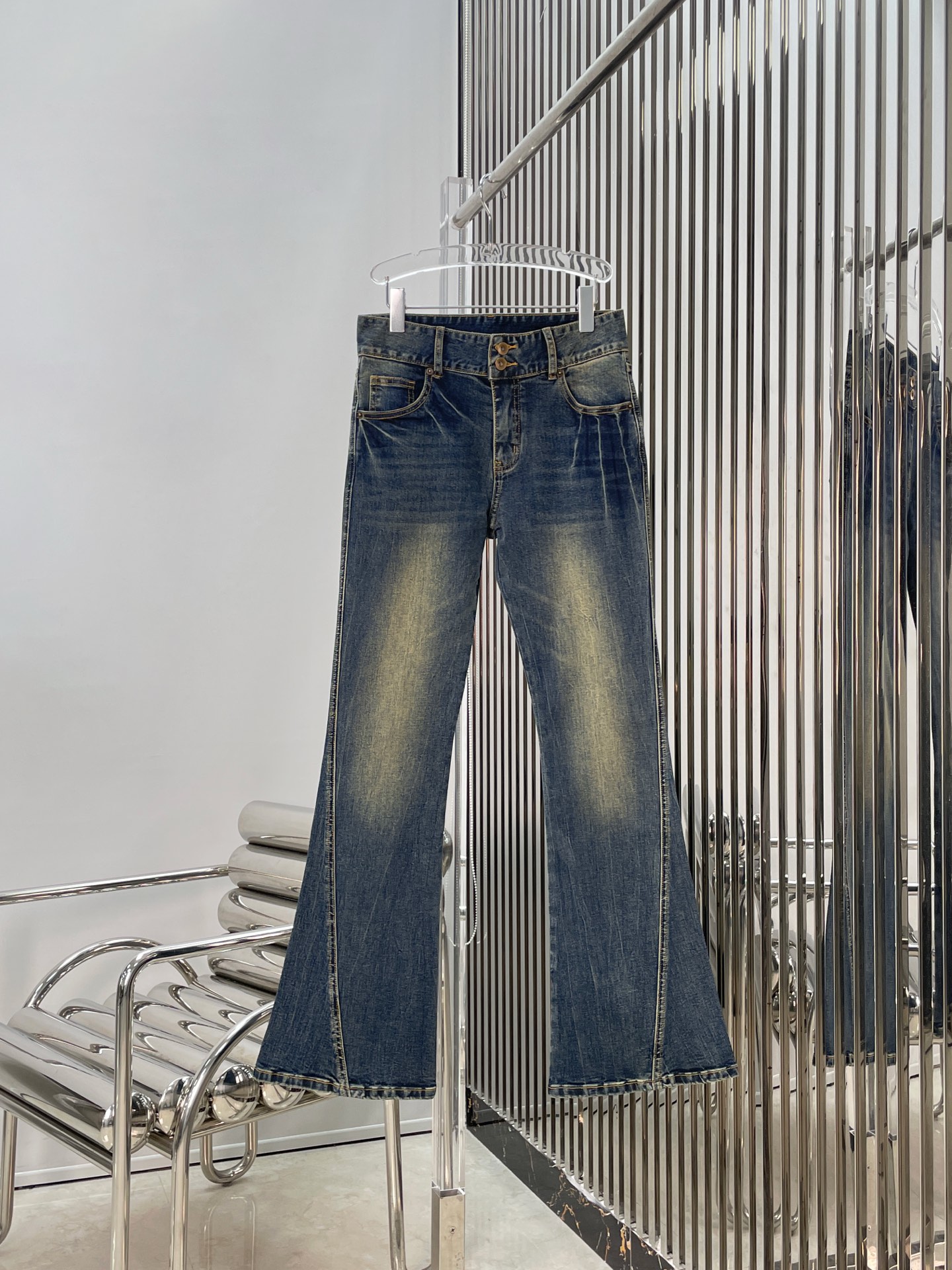 NO:716061,[Love] New style [Love]!  The latest ANN 26NEW washed distressed flared jeans. Size SML.,,jeans,19860909[爱心]新款[爱心]！最新ANN 26NEW 洗水做旧喇叭牛仔裤.尺码SML.,,jeans,,Women's clothing