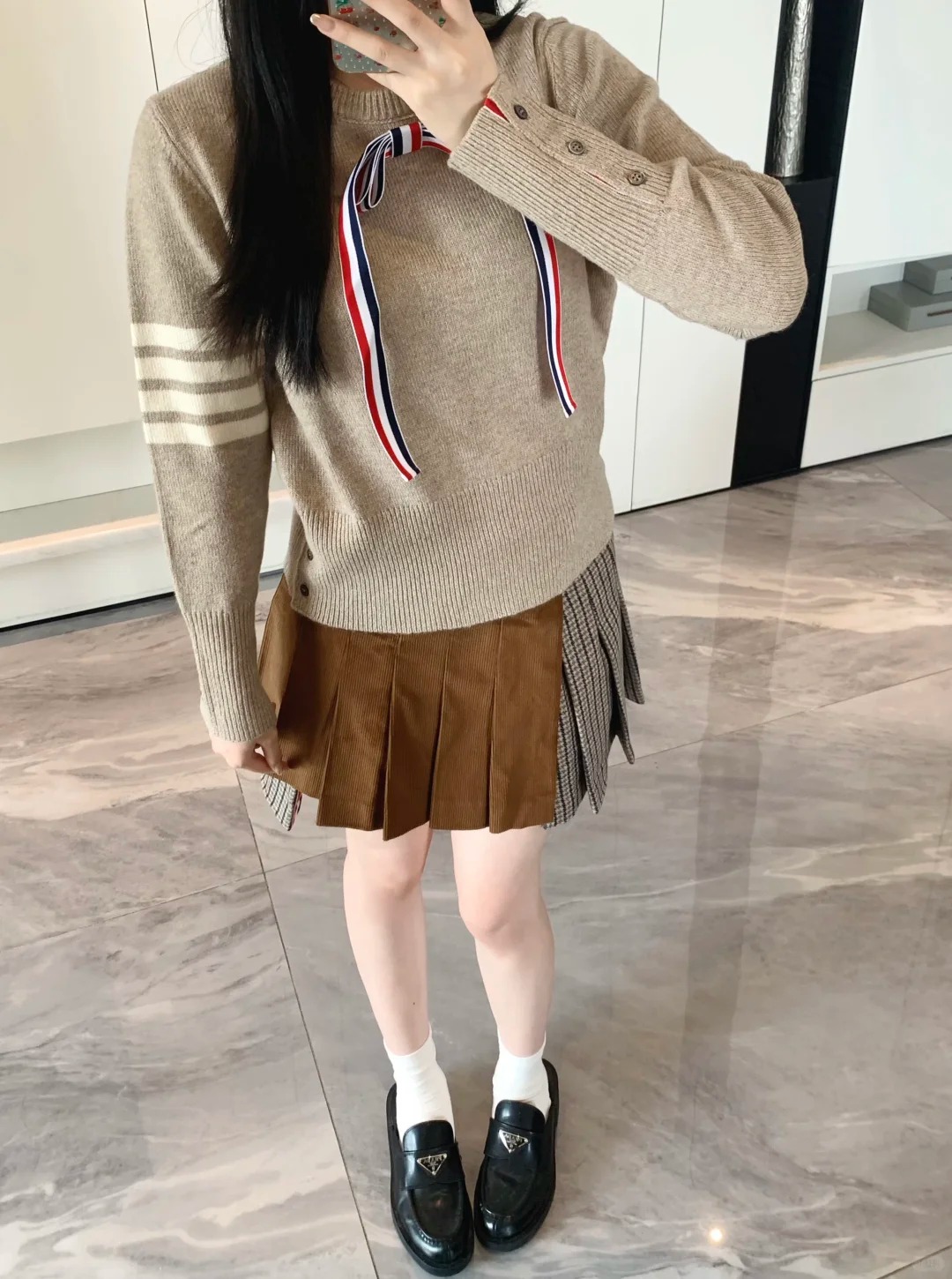 NO:717546,[Love] New style [Love]!  The latest TB 26NEW Maillard color knitted crew neck sweater (with bow brooch). Size SML.,,sweaters,brooch,breastpin,19860909[爱心]新款[爱心]！最新TB 26NEW 美拉德色针织圆领毛衣（配蝴蝶结胸针）.尺码SML.,,sweaters,brooch，breastpin,,Women's clothing