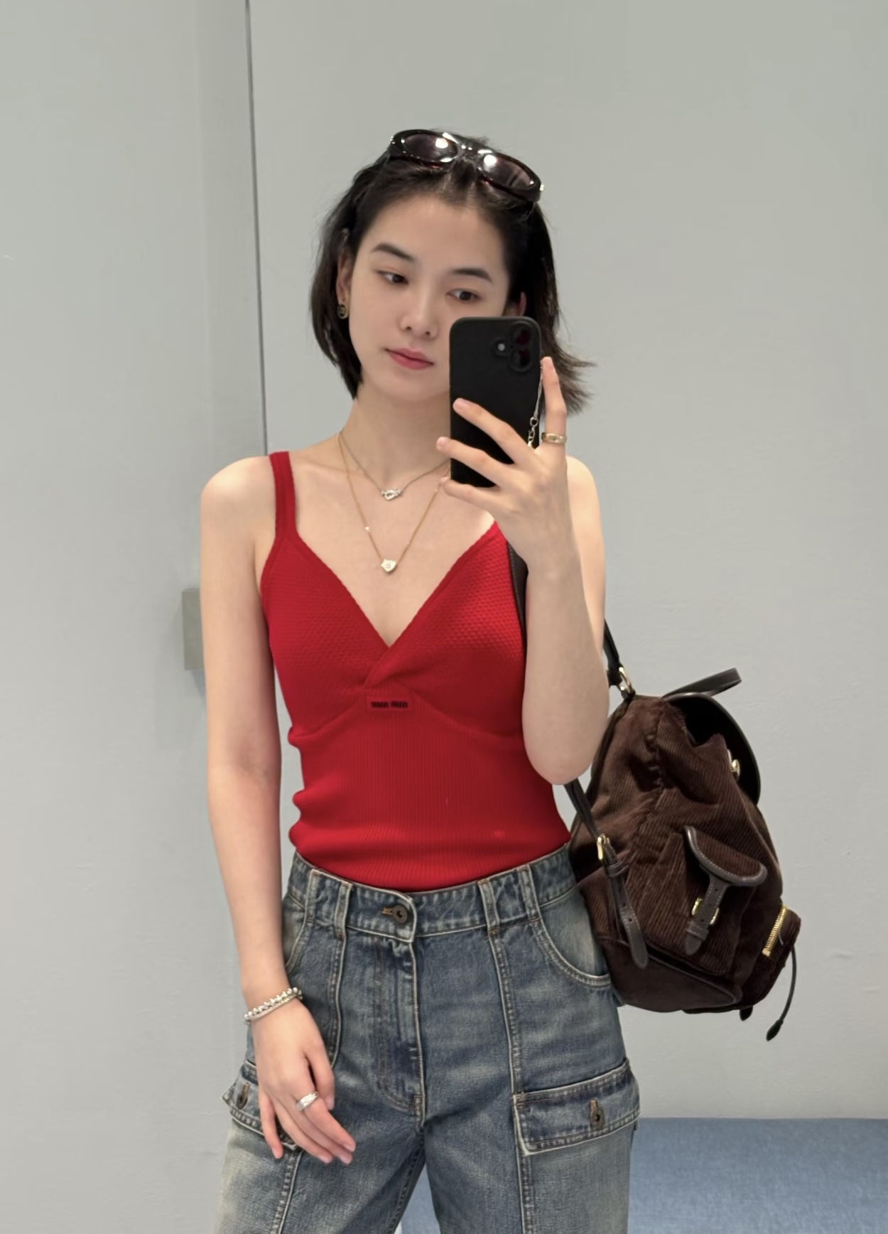 NO:716496,[Love] New style [Love]!  The latest MIU 26NEW New Year limited edition red knitted camisole. Size SML.,,miumiu,19860909[爱心]新款[爱心]！最新MIU 26NEW 新年限定发财红针织吊带背心.尺码SML.,,miumiu,,Women's clothing