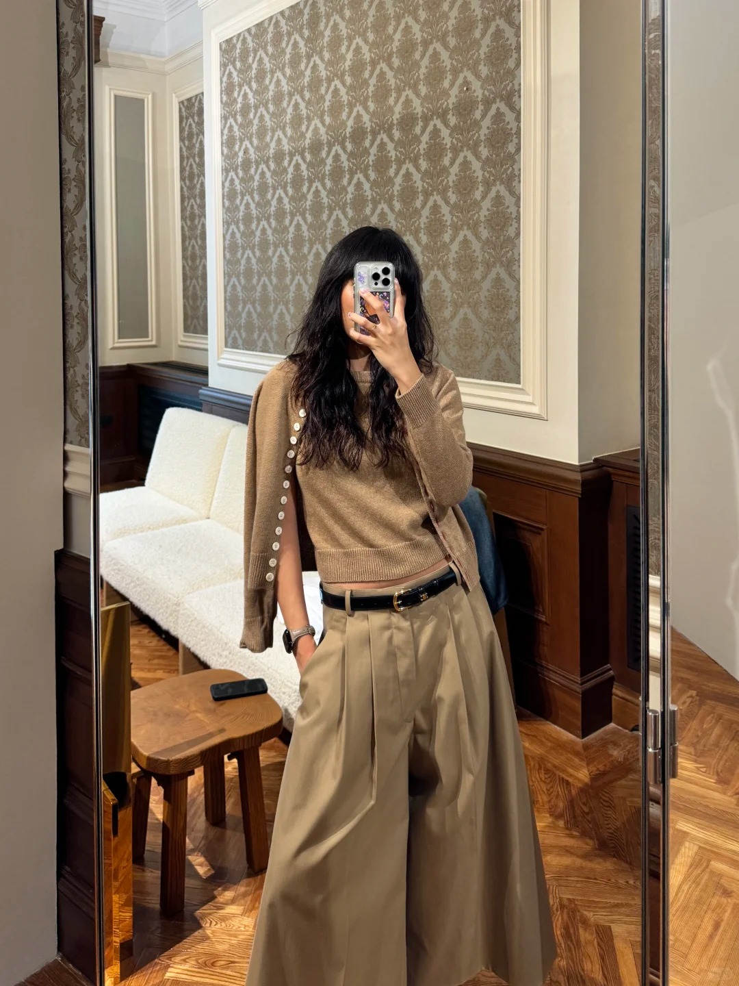 NO:716488,[Love] New style [Love]!  The latest CE 26NEW cashmere knitted fake two-piece cardigan. Color black, camel. Size SML.,,19860909[爱心]新款[爱心]！最新CE 26NEW 羊绒针织假两件开衫.颜色黑、驼.尺码SML.,,,Women's clothing