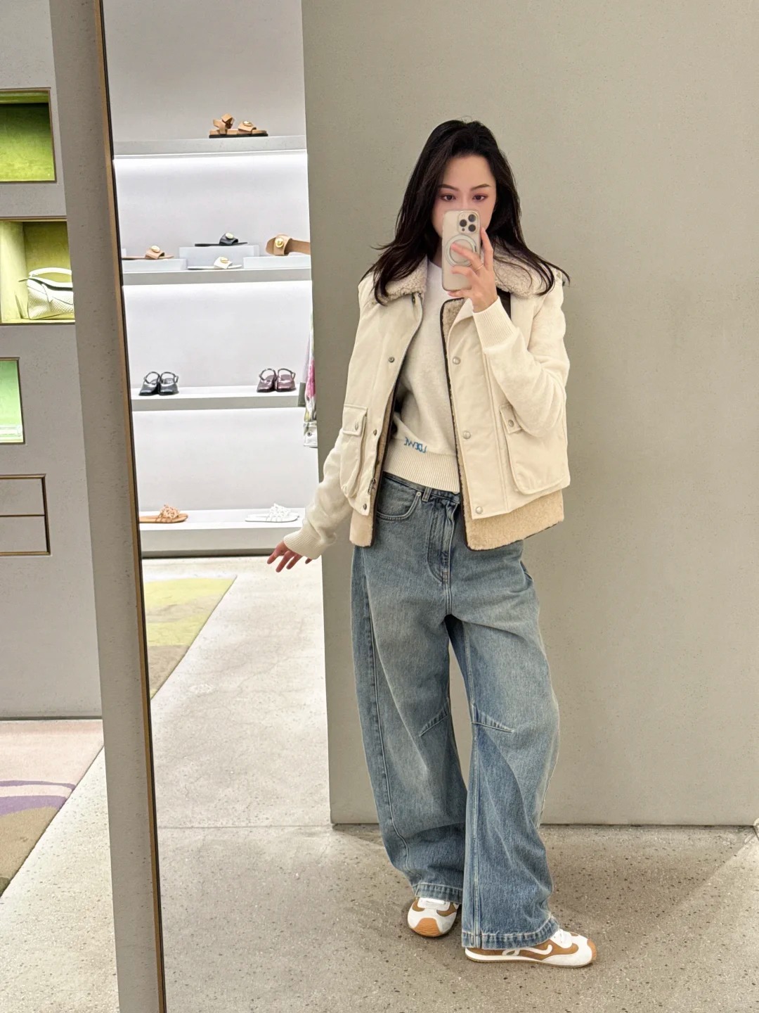 NO:731704,[Love] New style [Love]!  The latest LOE 26NEW layered fur integrated down vest. Color white, black. Size SML.,,loewe,down jacket,19860909[爱心]新款[爱心]！最新LOE 26NEW 叠穿皮毛一体羽绒马甲.颜色白、黑.尺码SML.,,loewe,down jacket,,Women's clothing