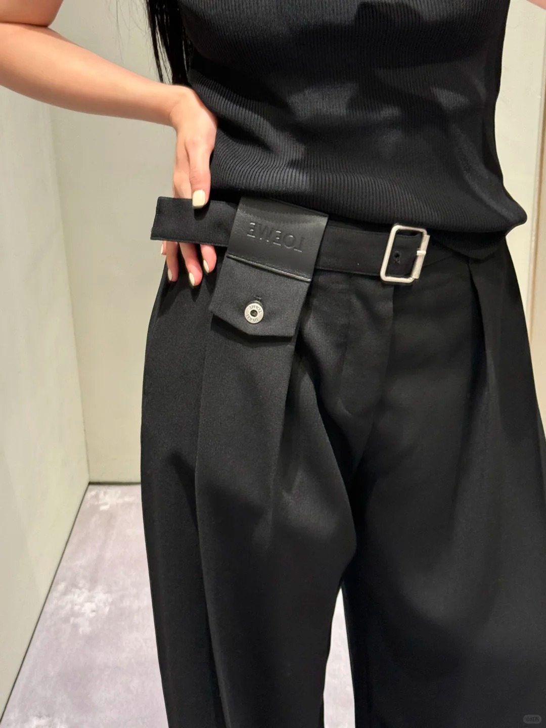 NO:731692,[Love] New style [Love]!  The latest LOE 26NEW leather brand workwear decorative belt worsted wool trousers. Size SML,,loewe,19860909[爱心]新款[爱心]！最新LOE 26NEW 皮牌工装装饰腰带精纺羊毛西裤.尺码SML,,loewe,,Women's clothing