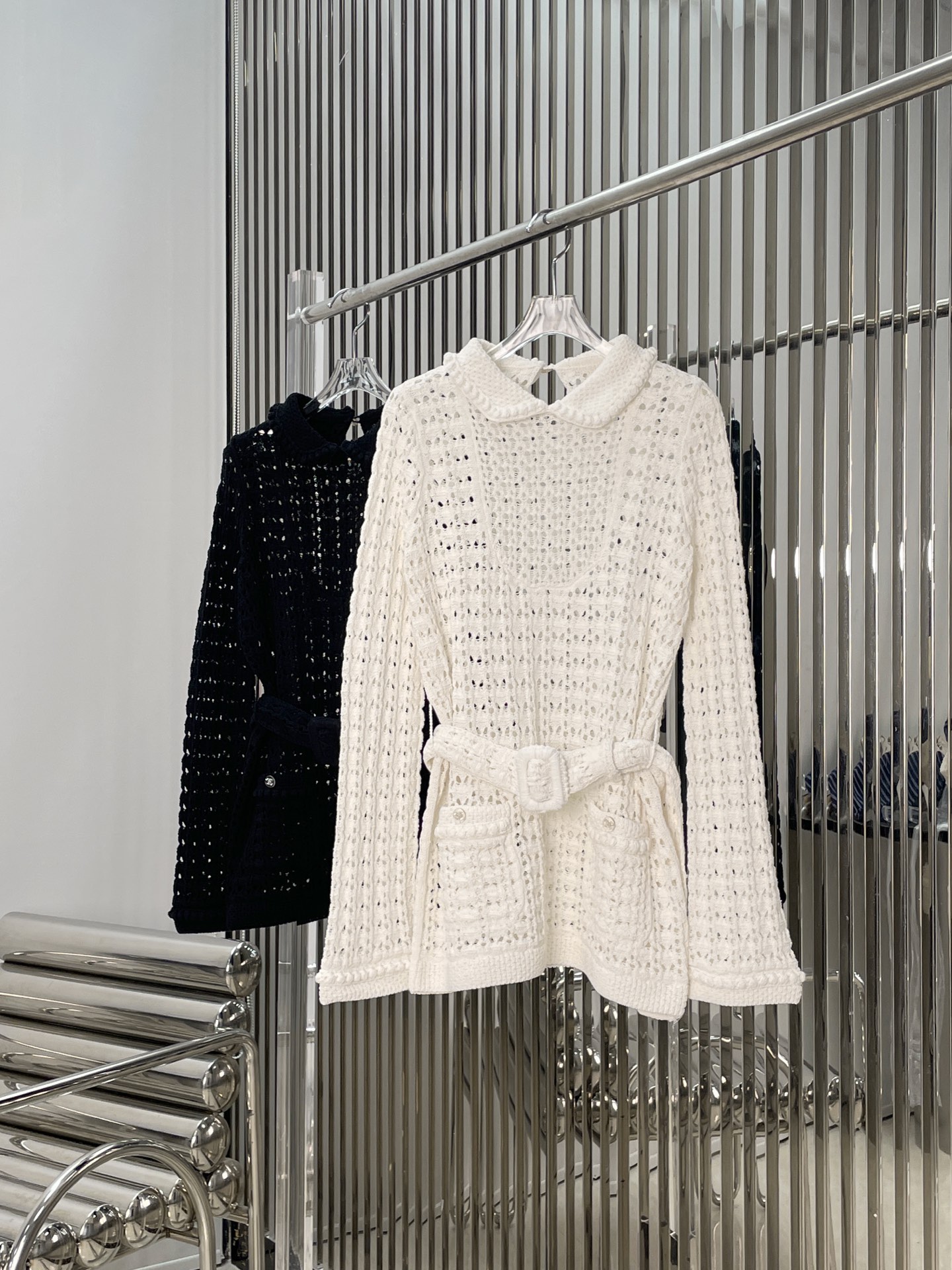 NO:732961,[Love] New style [Love]!  The latest CH 26NEW Hollow hole belt knitted top + trousers. Color white, black. Size SML. Upper,,19860909[爱心]新款[爱心]！最新CH 26NEW 镂空挑孔腰带针织上衣+长裤.颜色白、黑.尺码SML.上,,,Women's clothing