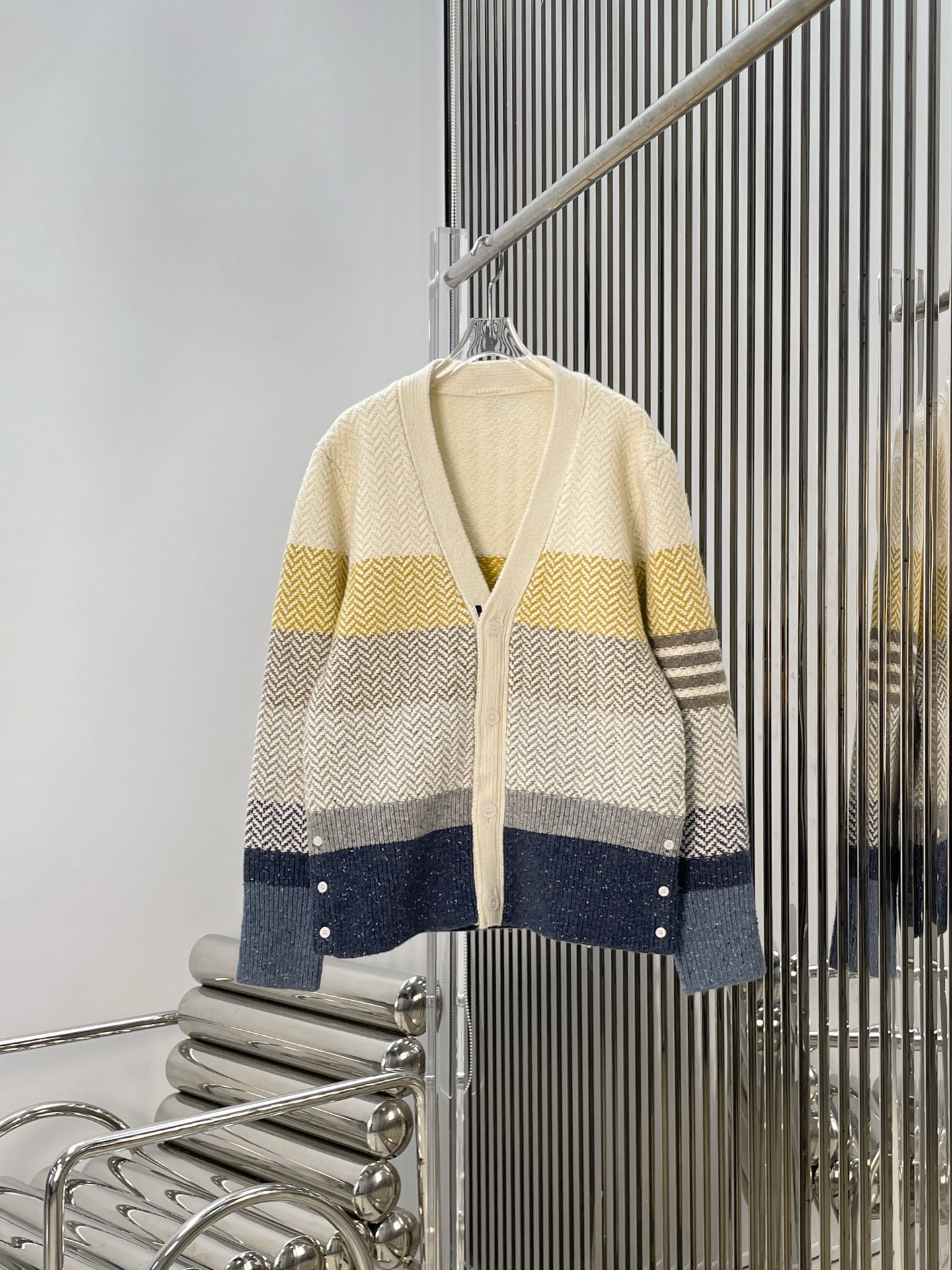 NO:734235,[Love] New style [Love]!  The latest TB 26NEW Dopamine college style knitted cardigan. Size SML.,,19860909[爱心]新款[爱心]！最新TB 26NEW 多巴胺学院风针织开衫.尺码SML.,,,Women's clothing