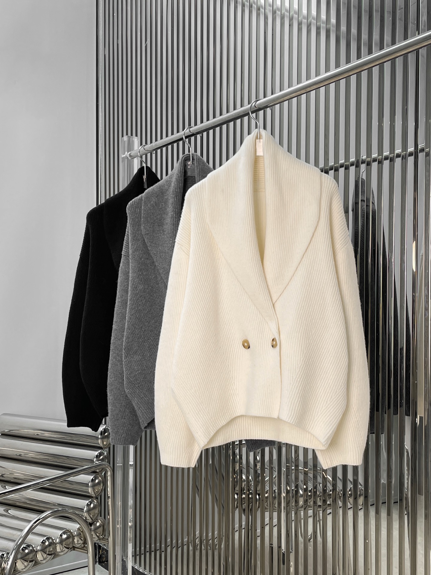 NO:735669,[Love] New style [Love]!  The latest TOT 26NEW wool lapel loose sweater jacket. Color black, white, gray. Size SML.,,jackets & coats,sweaters,19860909[爱心]新款[爱心]！最新TOT 26NEW 羊毛翻领宽松毛衣外套.颜色黑、白、灰.尺码SML.,,jackets & coats,sweaters,,Women's clothing