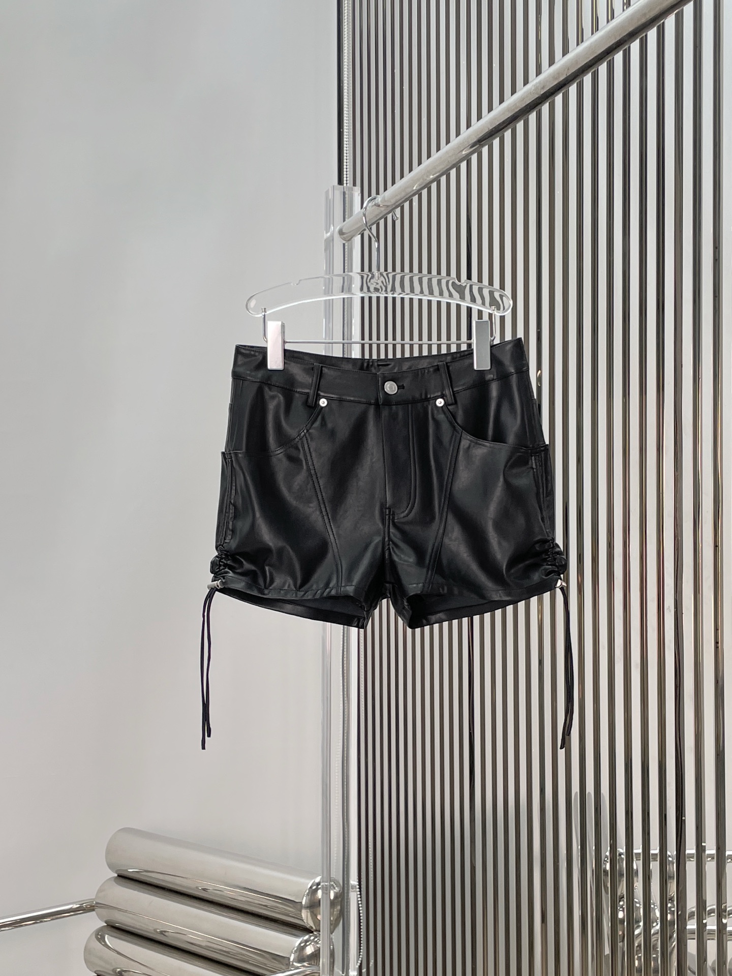 NO:736043,[Love] New style [Love]!  The latest ANN 26NEW hot girl style protein leather drawstring shorts. Size SML.,,shorts,19860909[爱心]新款[爱心]！最新ANN 26NEW 辣妹风蛋白皮抽绳短裤.尺码SML.,,shorts,,Women's clothing