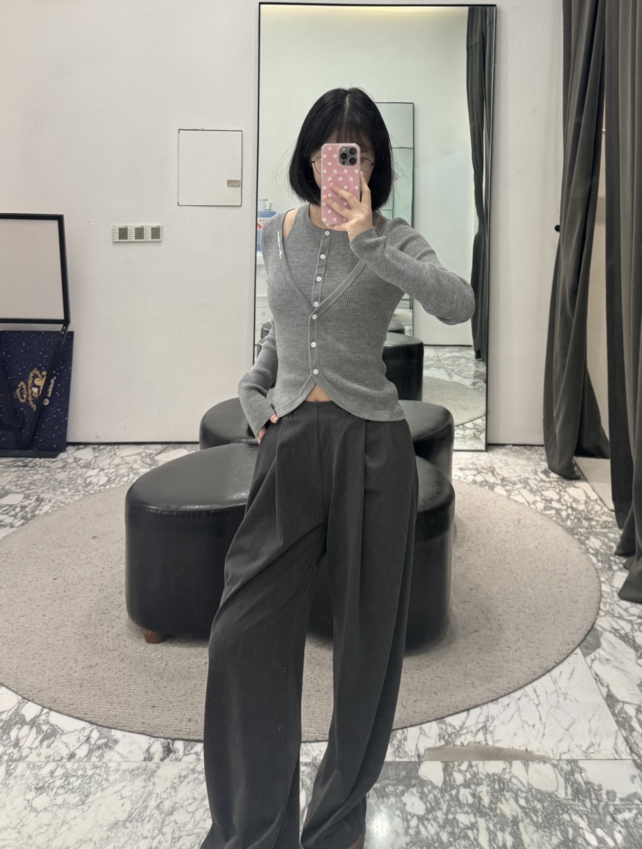 NO:736051,[Love] New style [Love]!  The latest ANN 26NEW fake two-piece knitted cardigan. Color gray, black. Size SML.,,19860909[爱心]新款[爱心]！最新ANN 26NEW 假两件针织开衫.颜色灰、黑.尺码SML.,,,Women's clothing