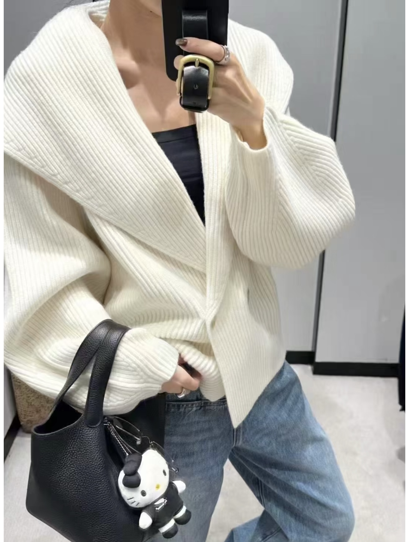 NO:735674,[Love] New style [Love]!  The latest TOT 26NEW wool lapel loose sweater jacket. Color black, white, gray. Size SML.P,, jackets & coats, sweaters,19860909[爱心]新款[爱心]！最新TOT 26NEW 羊毛翻领宽松毛衣外套.颜色黑、白、灰.尺码SML.P,,jackets & coats,sweaters,,Women's clothing