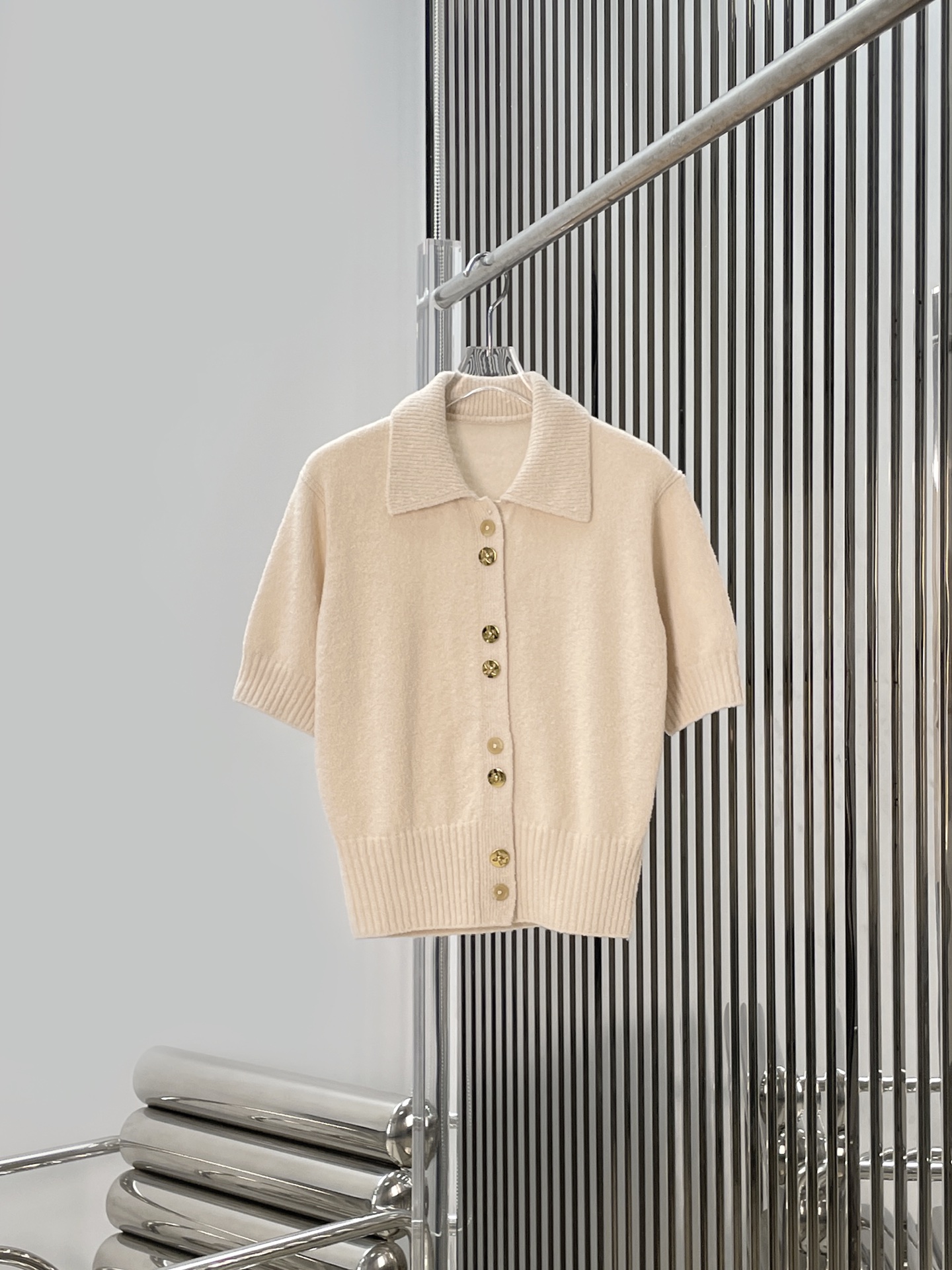 NO:736535,[Love] New style [Love]!  The latest L 26NEW metal button knitted short-sleeved cardigan. Size SML.,,T-shirt,19860909[爱心]新款[爱心]！最新L 26NEW 金属纽扣针织短袖开衫.尺码SML.,,T-shirt,,Women's clothing