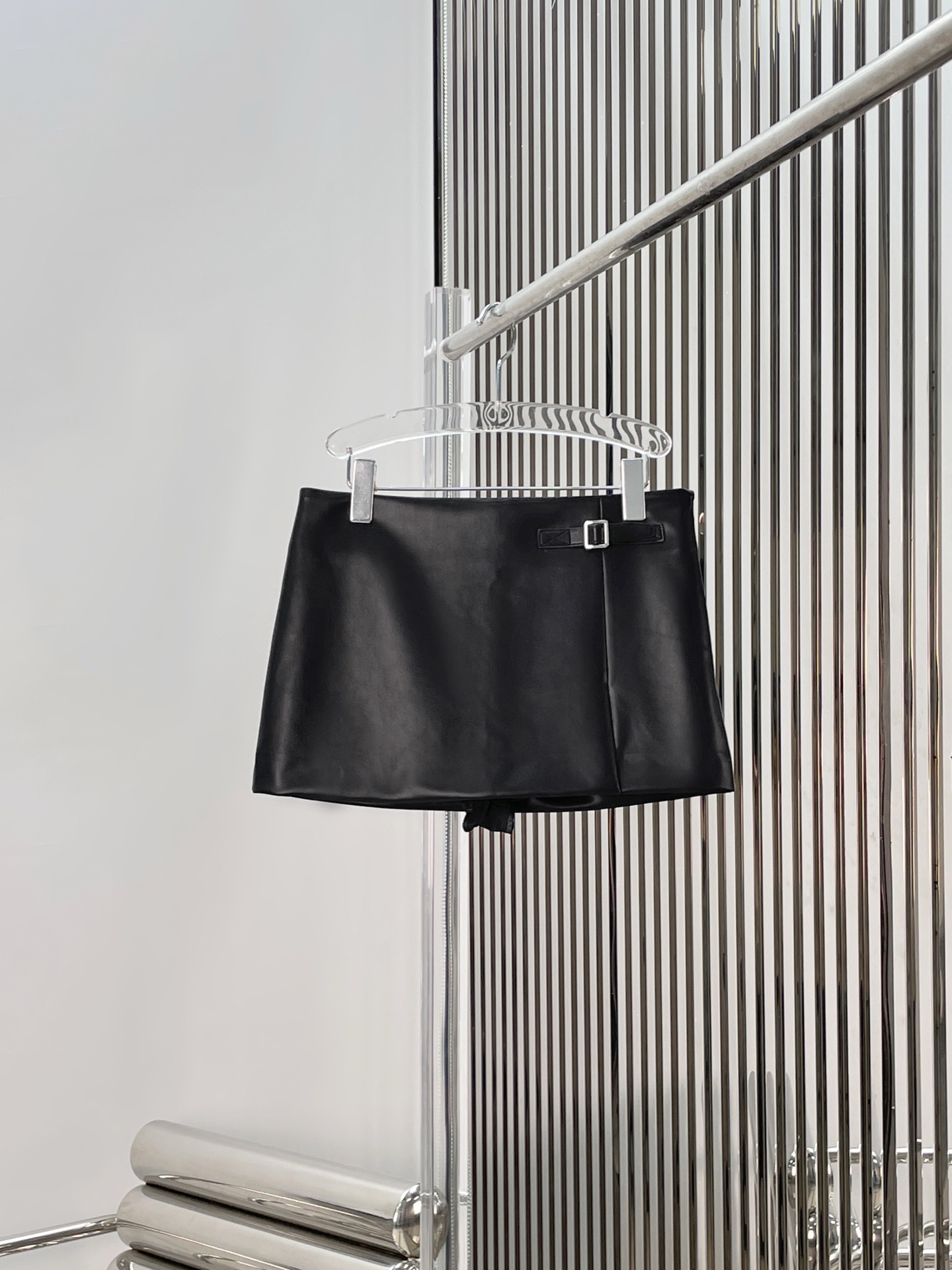 NO:736543,[Love] New style [Love]!  The latest ANN 26NEW metal buckle belt decorated slit skirt pants. Size SML.,,skirts,19860909[爱心]新款[爱心]！最新ANN 26NEW 金属扣皮带装饰开衩半身裙裤.尺码SML.,,skirts,,Women's clothing