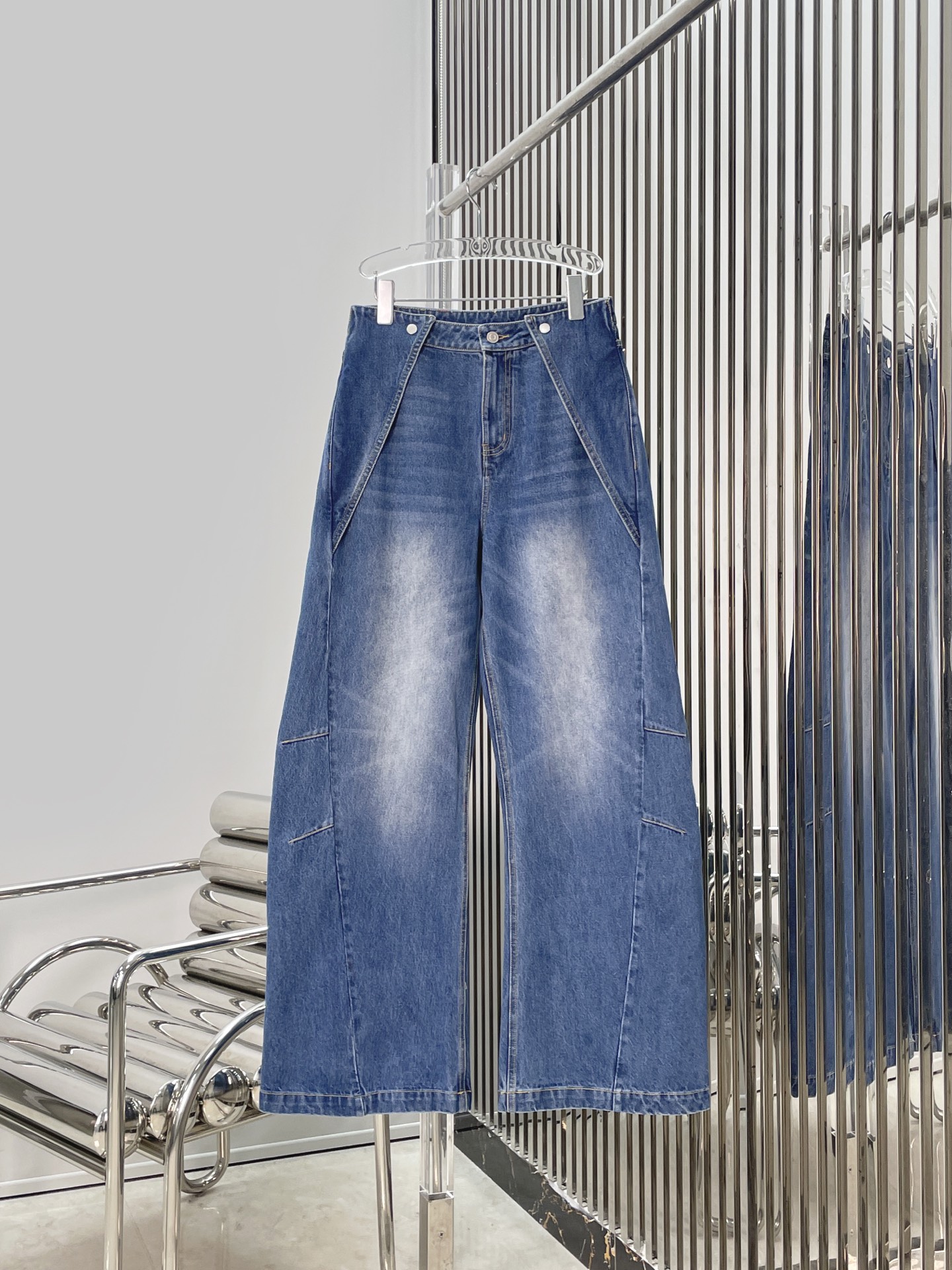 NO:739129,[Love] New style [Love]!  The latest ANN 26NEW structured scimitar washed distressed jeans. Size SML.,,jeans,19860909[爱心]新款[爱心]！最新ANN 26NEW 结构式弯刀洗水做旧牛仔裤.尺码SML.,,jeans,,Women's clothing