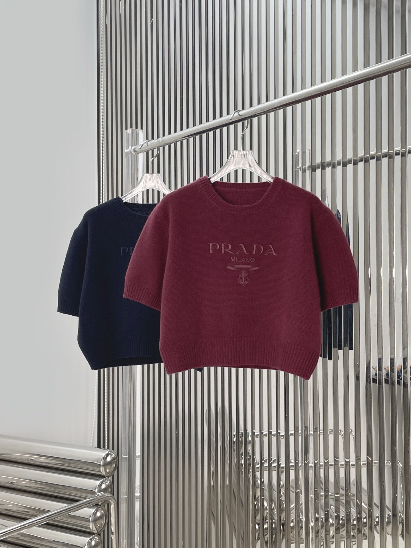 NO:739132,[Love] New style [Love]!  The latest PR 26NEW LOGO embroidered short-sleeved knitted top. Color blue, burgundy. Size SML.P,, T-shirt,19860909[爱心]新款[爱心]！最新PR 26NEW LOGO刺绣短袖针织上衣.颜色蓝、酒红.尺码SML.P,,T-shirt,,Women's clothing