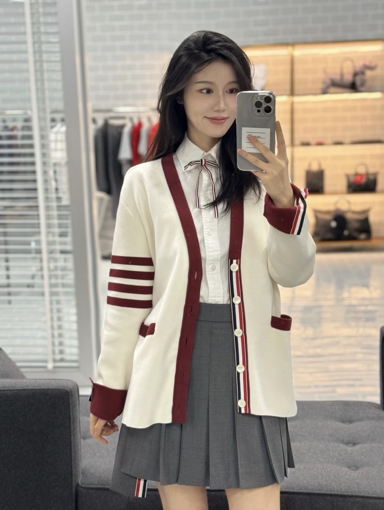 NO:739143,[Love] New style [Love]!  The latest TB 26NEW loose version four-stripe classic knitted cardigan. Size SML.P,,19860909[爱心]新款[爱心]！最新TB 26NEW 宽松版四条杠经典款针织开衫.尺码SML.P,,,Women's clothing