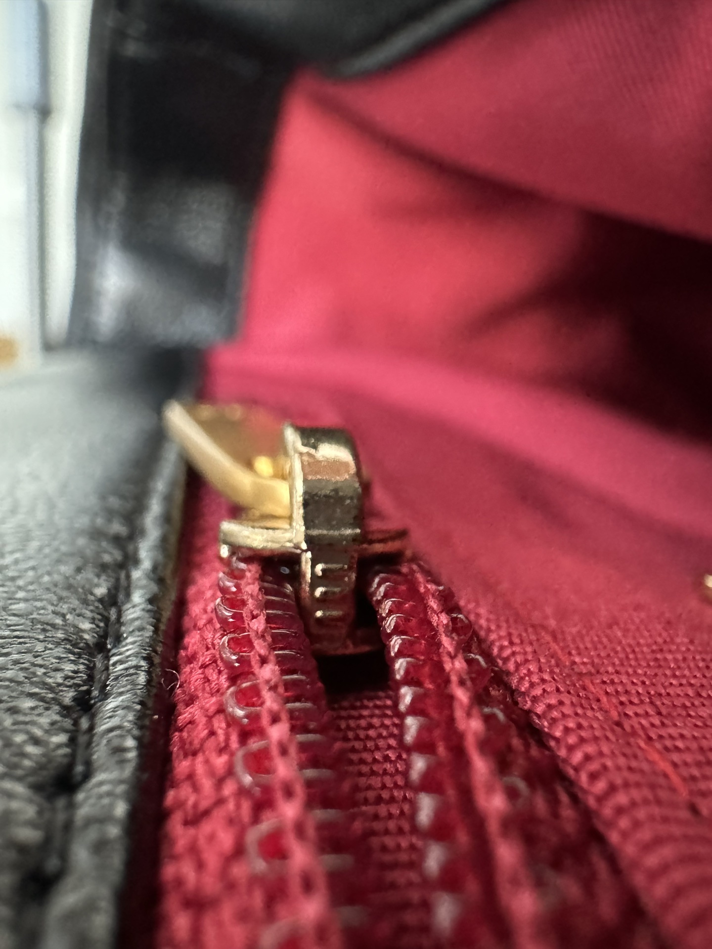 查码chanel 19 bag 经典黑色
独家渠道货 方框 原厂zp皮 小羊皮系列
以诞生年份2019命名的小香19手袋
没针没线都是符合zp工艺 
尺寸：16 x 26 x 9cm
型号：AS1160
五金细节高清独家特写 最新金属防伪芯片版本


