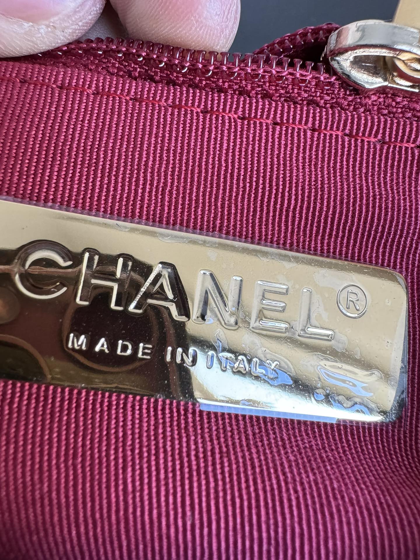 查码chanel 19 bag 经典黑色
独家渠道货 方框 原厂zp皮 小羊皮系列
以诞生年份2019命名的小香19手袋
没针没线都是符合zp工艺 
尺寸：16 x 26 x 9cm
型号：AS1160
五金细节高清独家特写 最新金属防伪芯片版本


