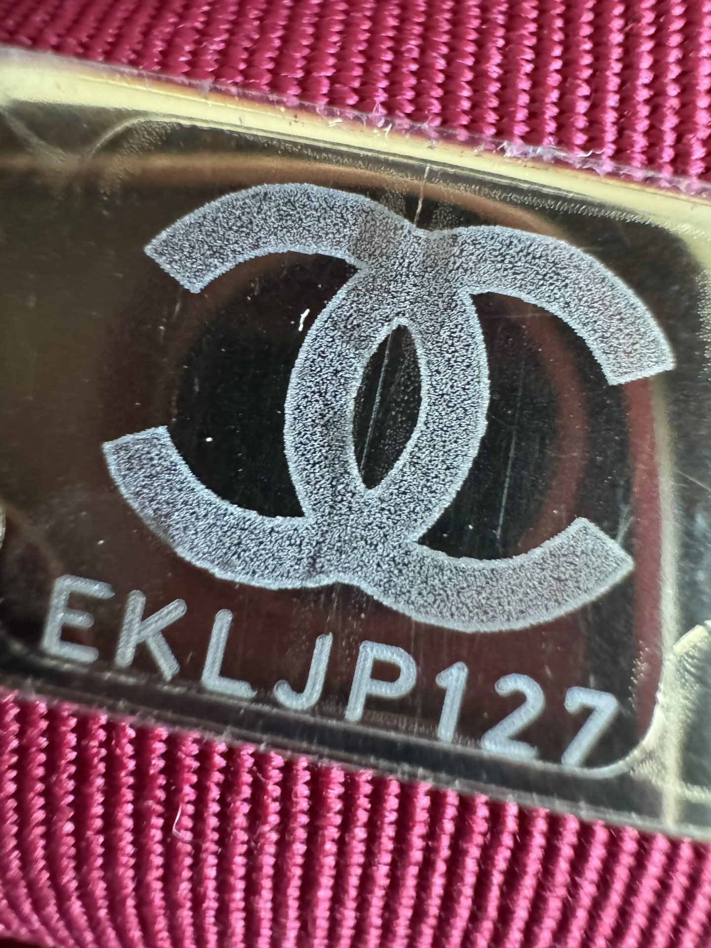 查码chanel 19 bag 经典黑色
独家渠道货 方框 原厂zp皮 小羊皮系列
以诞生年份2019命名的小香19手袋
没针没线都是符合zp工艺 
尺寸：16 x 26 x 9cm
型号：AS1160
五金细节高清独家特写 最新金属防伪芯片版本


