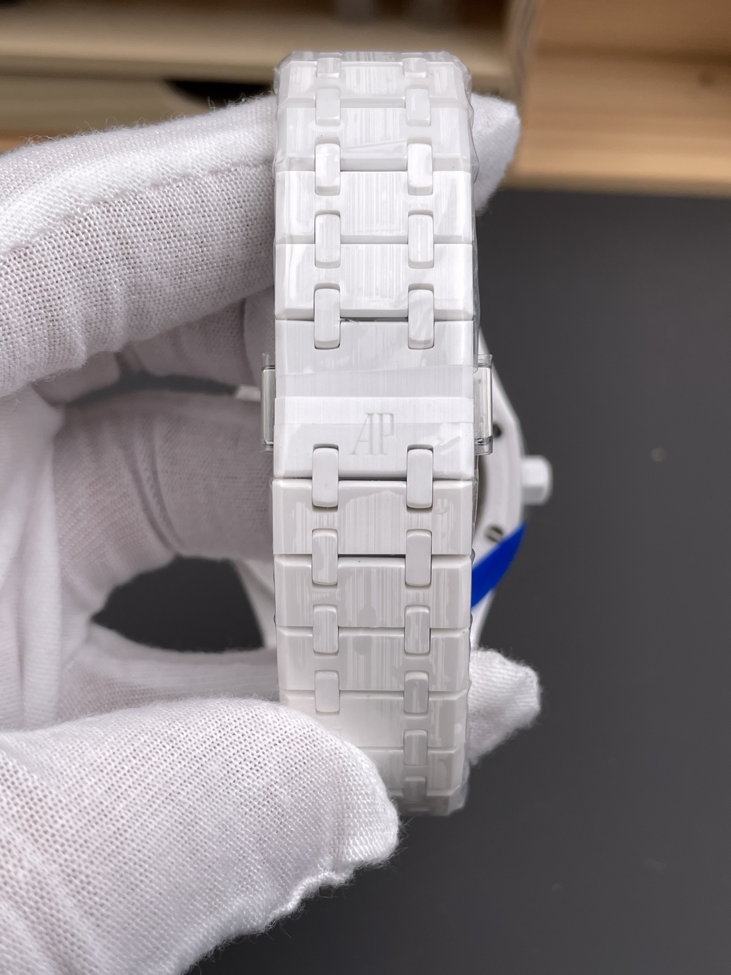 Audemars Piguet Royal Oak White Ceramic 41mm Watch - Style and Precision 8 i1752486448177 390 0 7