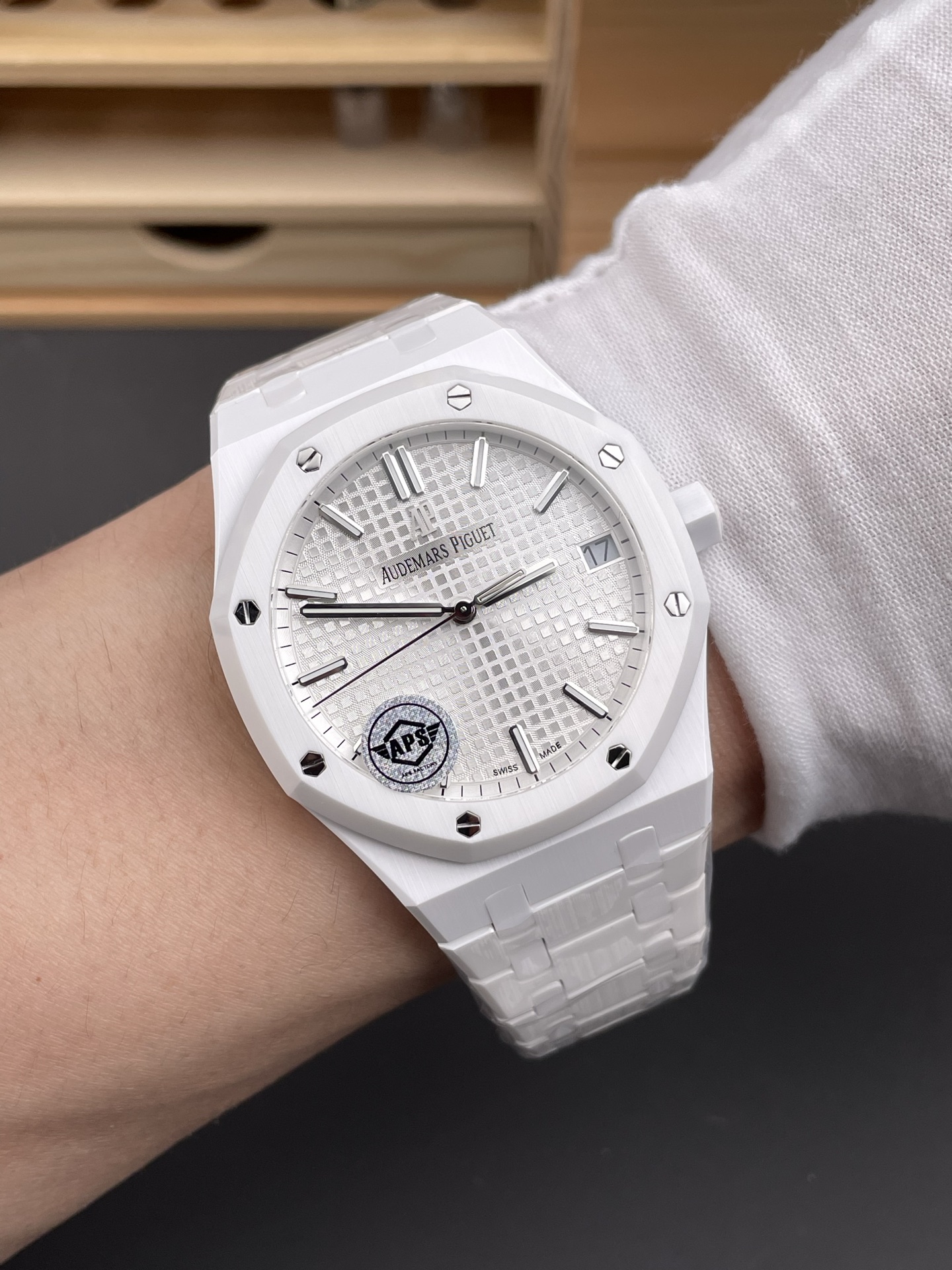 Audemars Piguet Royal Oak White Ceramic 41mm Watch - Style and Precision 9 i1752486448274 7393 0 8