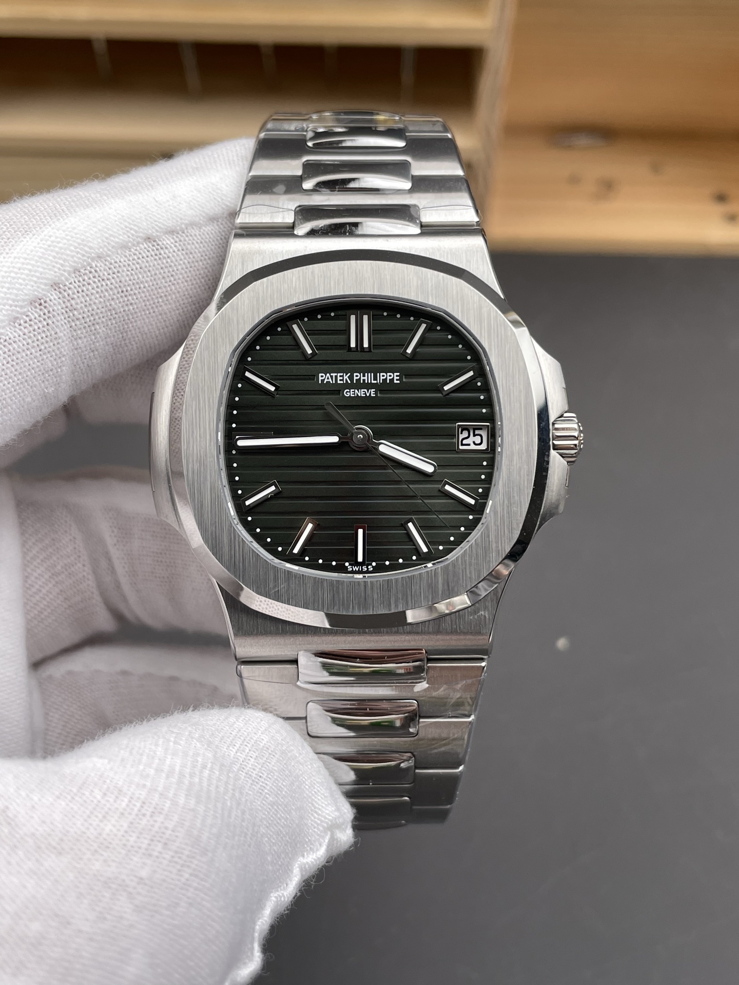 NO:553389,DDF Nautilus 5711 green disk/40mm/324 machine,19860909DDF 鹦鹉螺5711 绿盘/40mm/324机,,Watch