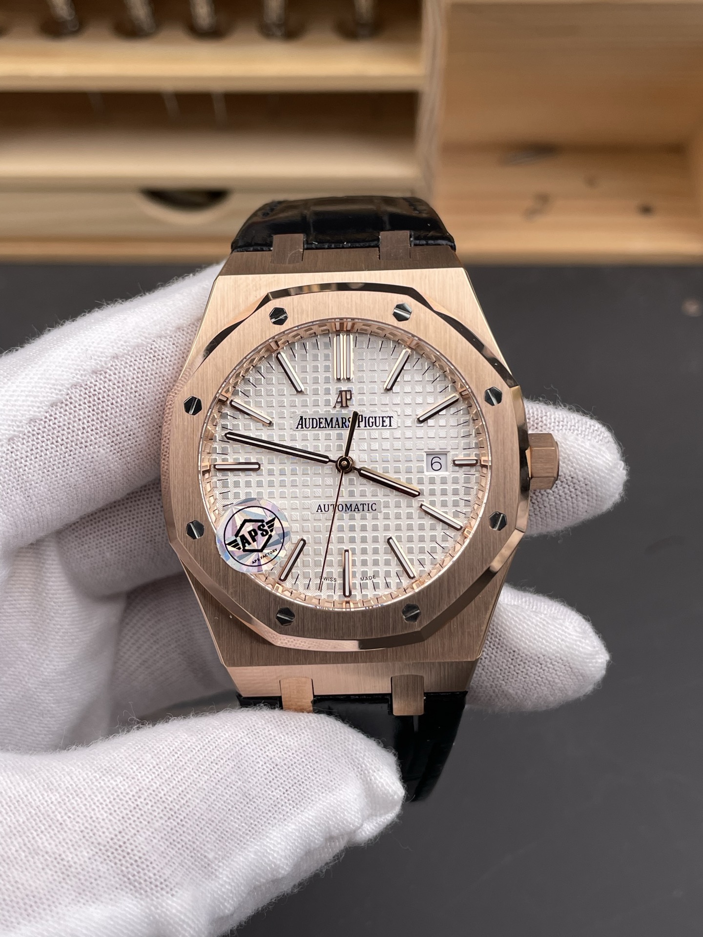 NO:553409,APS Royal Oak 15400 Rose Gold White Plate Belt Model/41mm/Machine,19860909APS 皇家橡树15400 玫金白盘皮带款/41mm/机,,Watch