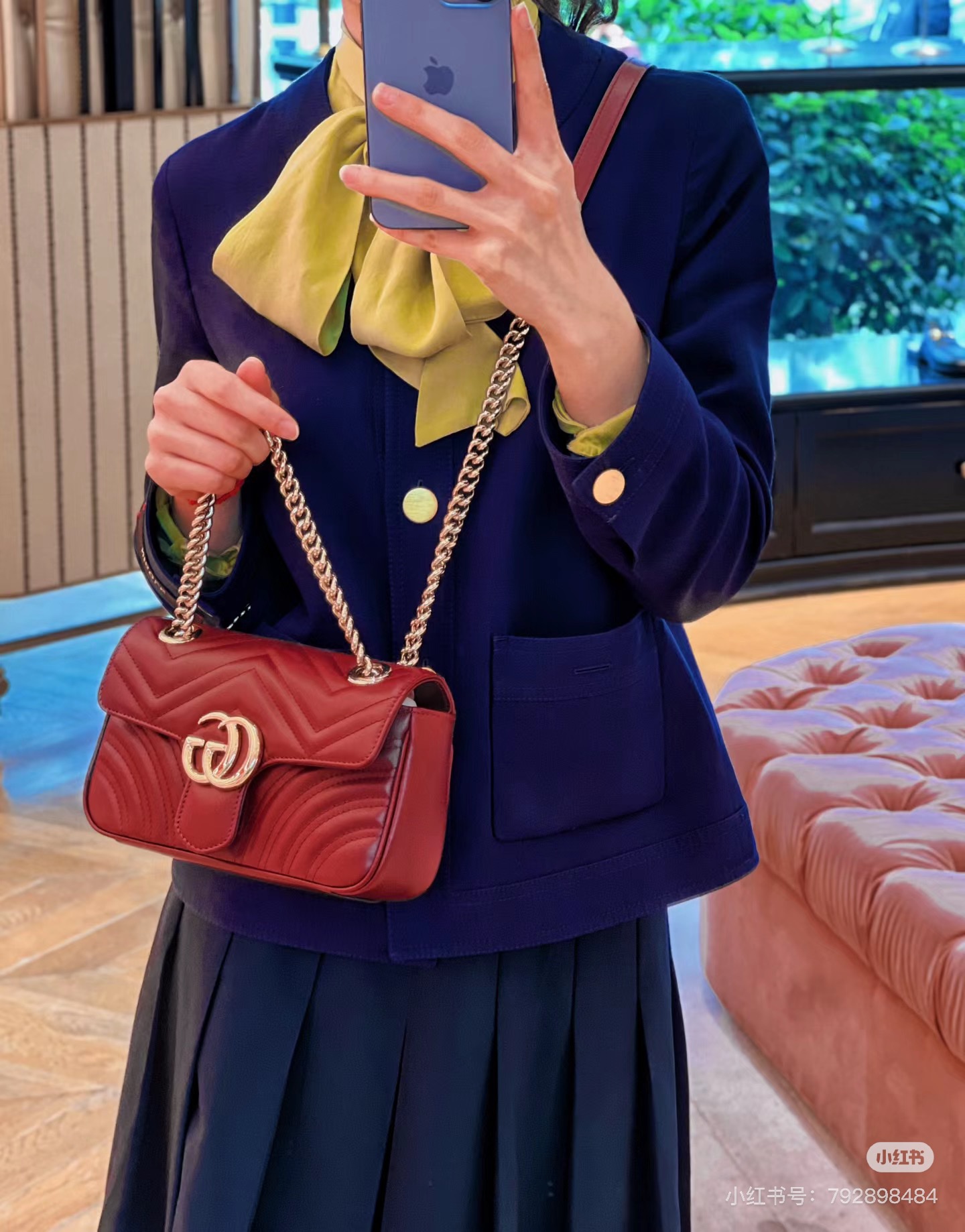 Gucci Marmont Mini Bolso de Hombro de Piel en Vino Tinto con Logo Dorado 5 i1730208728 5348 4