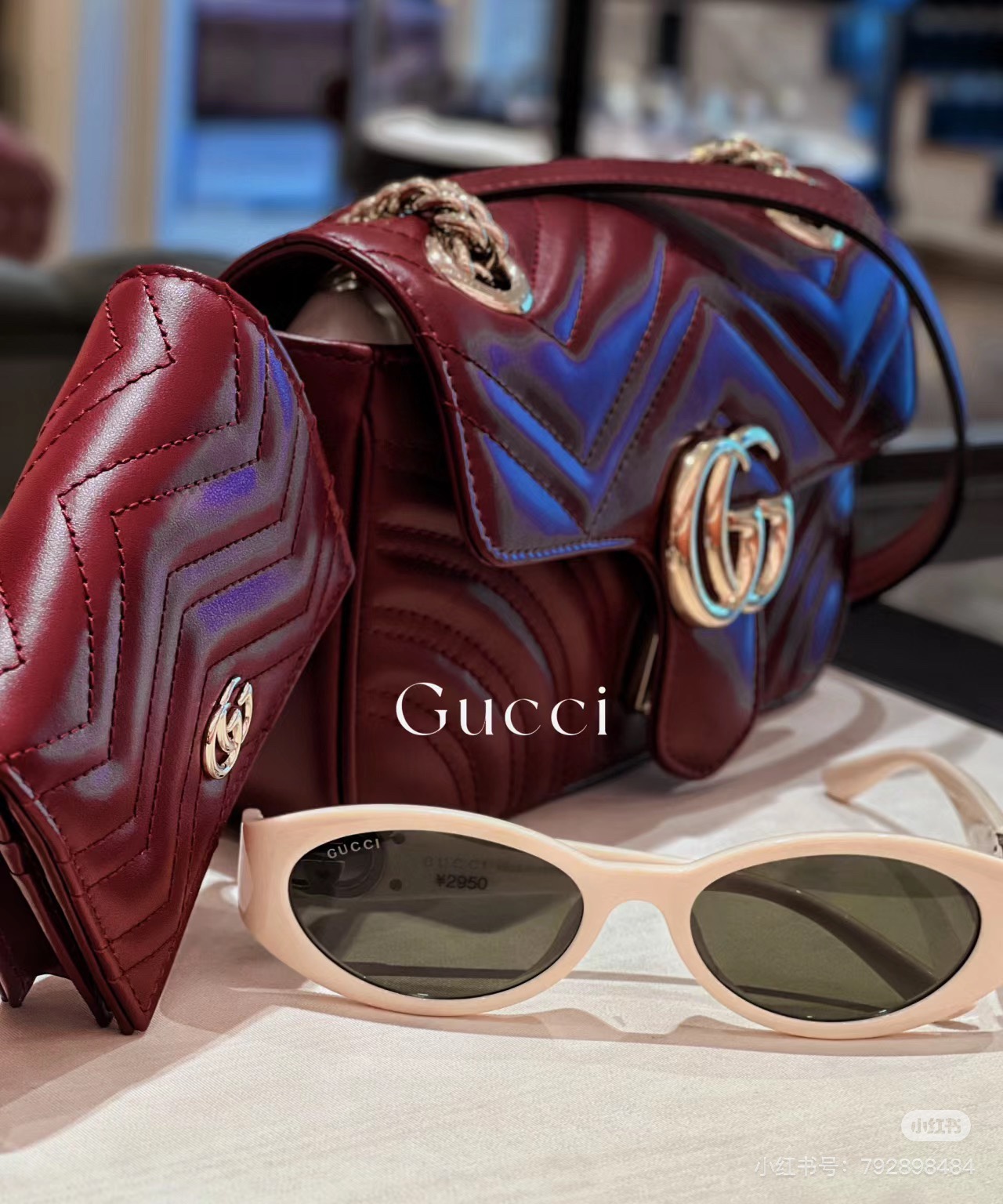 Gucci Marmont Mini Bolso de Hombro de Piel en Vino Tinto con Logo Dorado 6 i1730208728 6492 2