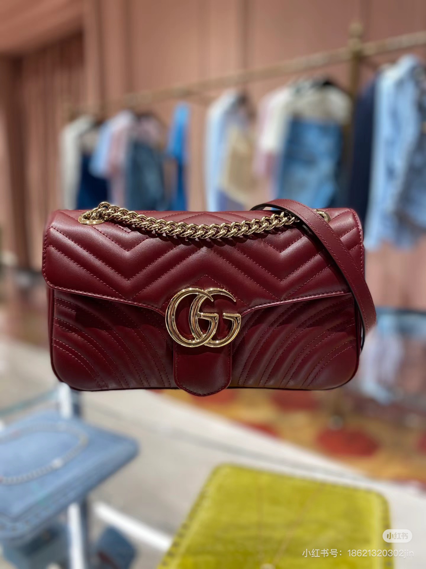 Gucci Marmont Mini Bolso de Hombro de Piel en Vino Tinto con Logo Dorado 4 i1730208728 9681 0