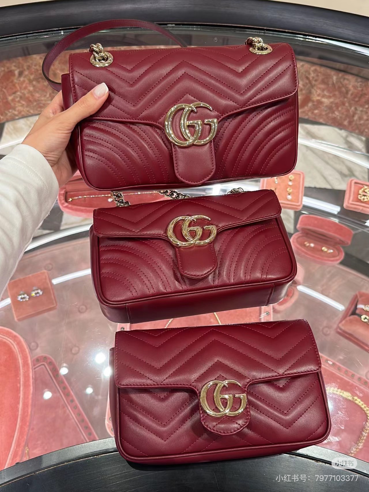 Gucci Marmont Mini Bolso de Hombro de Piel en Vino Tinto con Logo Dorado 10 i1730208870 7580 0