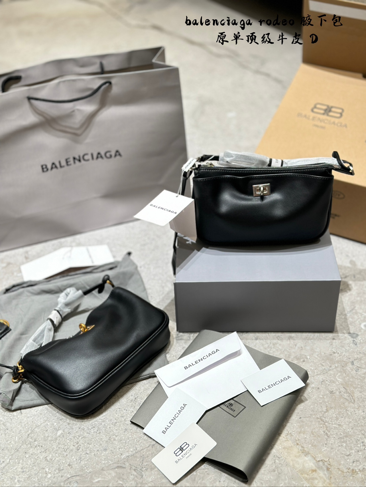 P205 Balenciaga Redeo Nuova borsa ascellata [Aggiornamento di dettaglio] Si può dire che il nuovo modello sia il picco del suo debutto, ed è un capolavoro, ricreato – un nuovo stile, il look pigro e slim e slim viene usato in Balenciaga senza Qualsiasi incoerenza, c’è un senso di indisciplinato, la pelle sembra super testurizzata, il tono nero è calmo e alla moda per adattarsi a diverse altezze e capacità, valore, praticità e artigianato coesistono punta di dito ~ l’aspetto è direttamente fuori dalla dimensione del cerchio 23.14