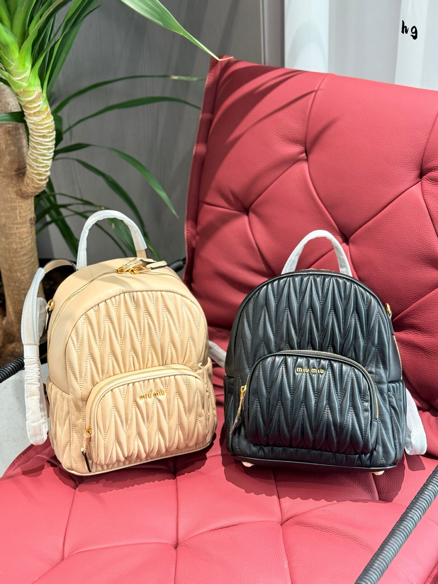 💰410 miumiu褶皱双肩包28×30