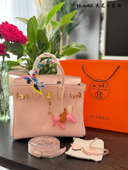 Hermès Birkin 30cm Rosa Poudre: Elegancia Atemporal en Cuero Togo 1 Hermès Birkin 30cm Rosa Poudre: Elegancia Atemporal en Cuero Togo