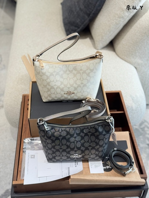 Coach Zip Top Handbag, Multi-Way Use, 19.5cm, Stylish and Versatile 1 Coach Zip Top Handbag, Multi-Way Use, 19.5cm, Stylish and Versatile