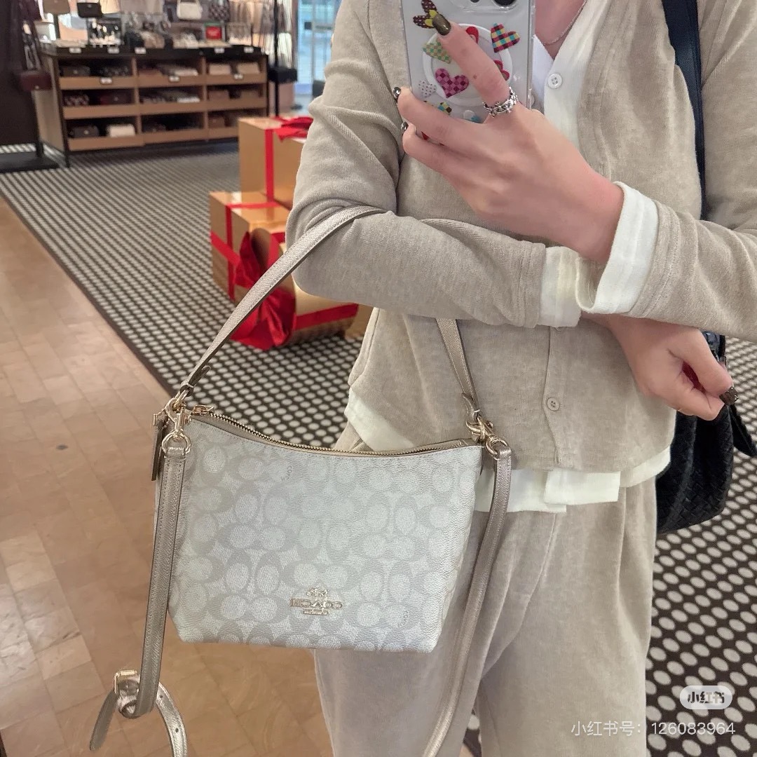 Bolso Bandolera Coach Signature Jacquard Ivory para Mujer 7 i1741527111272 2085 0 5