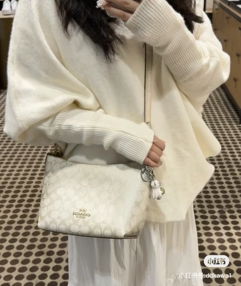 Bolso Bandolera Coach Signature Jacquard Ivory para Mujer 3 i1741527111284 895 0 1