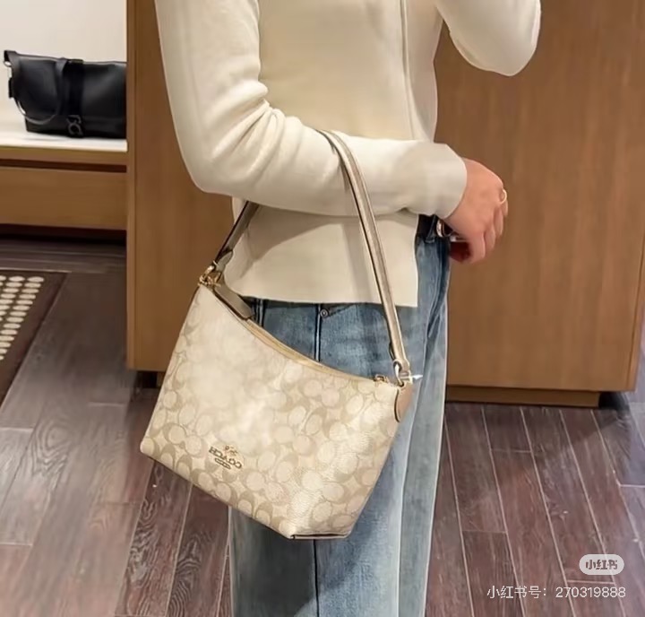 Bolso Bandolera Coach Signature Jacquard Ivory para Mujer 9 i1741527111475 9884 0 7