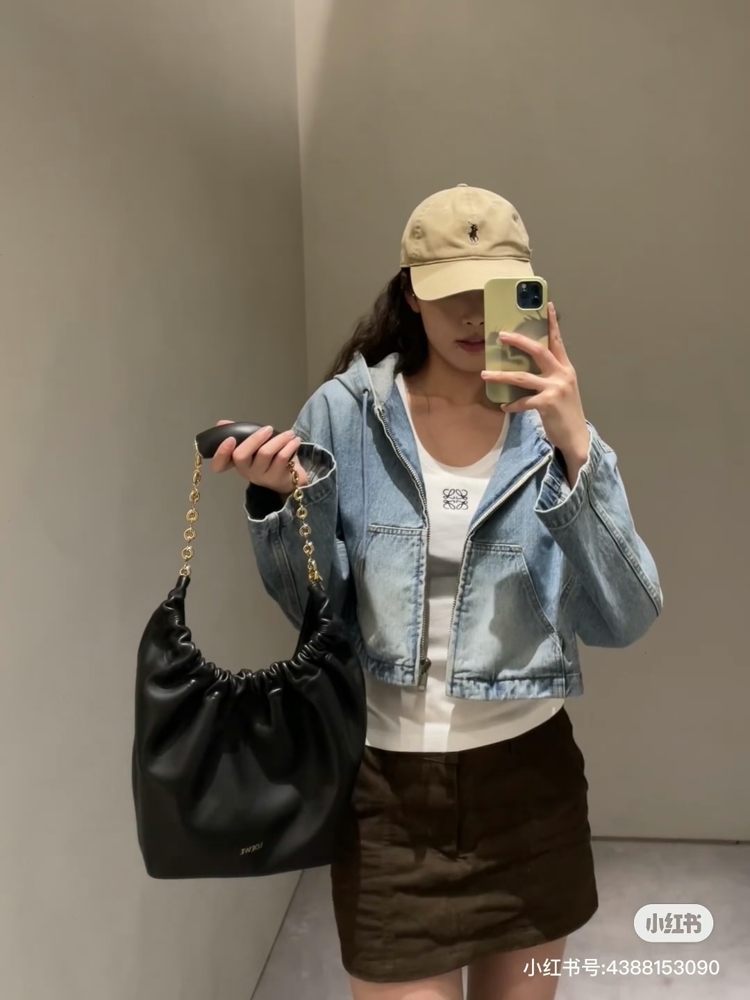 Loewe Squeeze: Elegante Bolso de Hombro de Piel de Cordero con Cadena Ligera 7 i1742436608757 8577 0 5