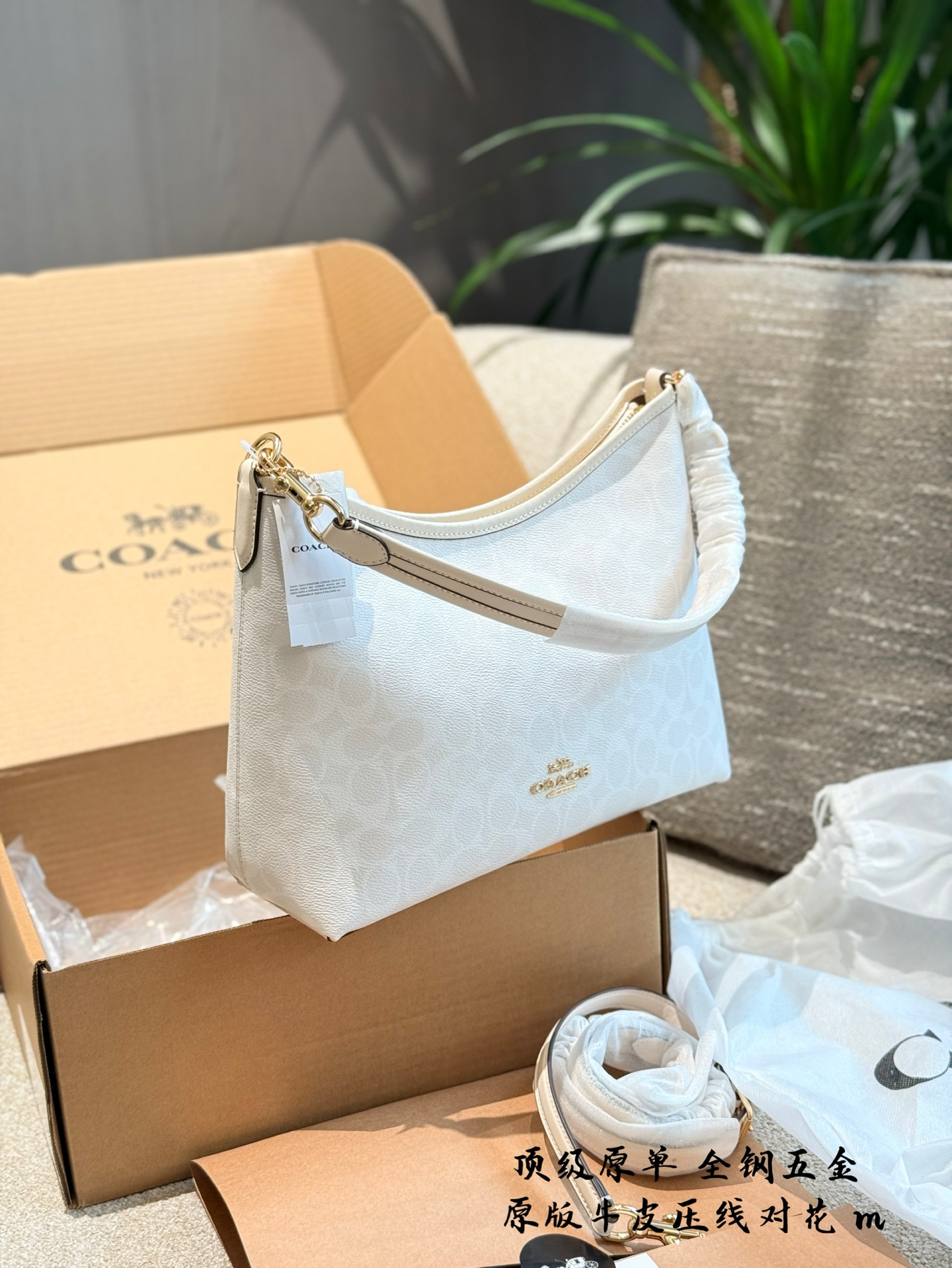 Coach Bolso Bandolera Luna Blanco Glaciar - Elegancia y Versatilidad 3 i1742637773857 978 0 1