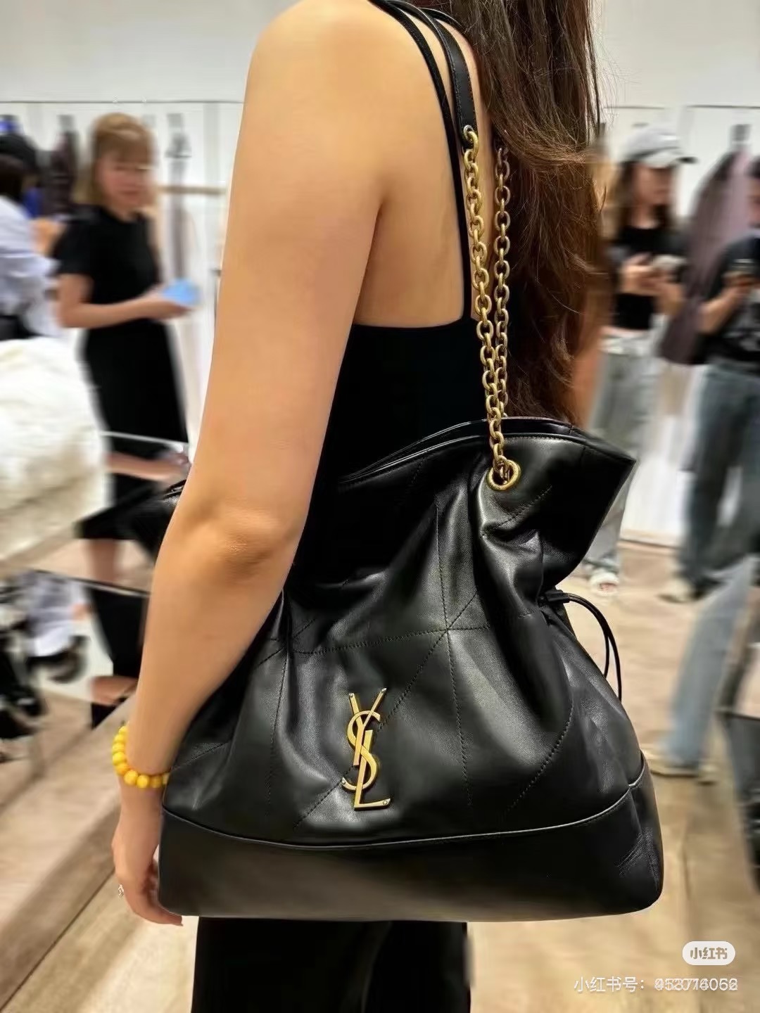 Yves Saint Laurent Jamie Pochon Bolso Axilar Grande 4.3 de Piel de Cordero Negro 7 i1742896111095 2834 0 5