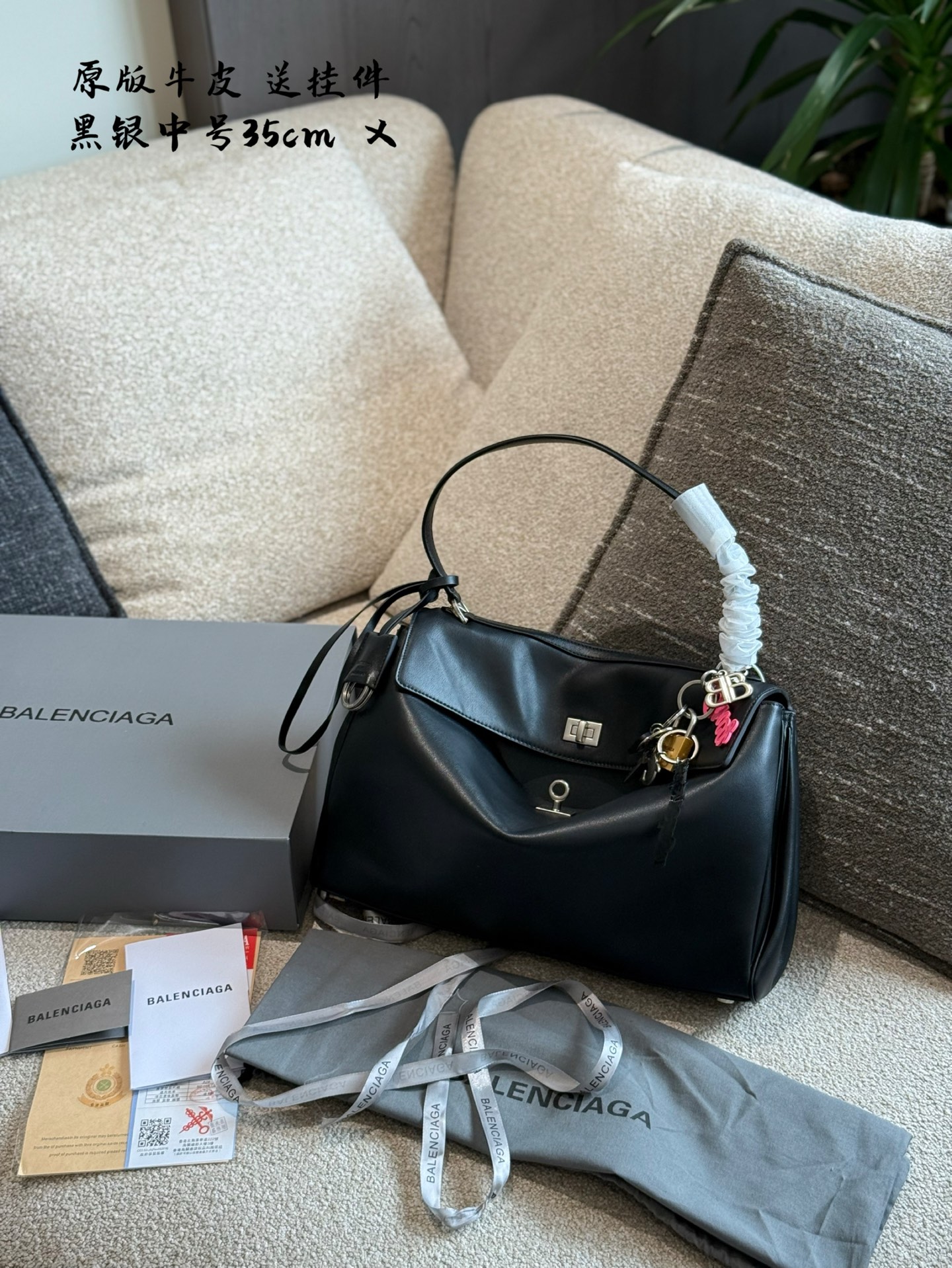 Balenciaga Rodeo Bag de piel de becerro original, lujo y moda en un bolso icónico 4 i1743331615646 7874 0 2