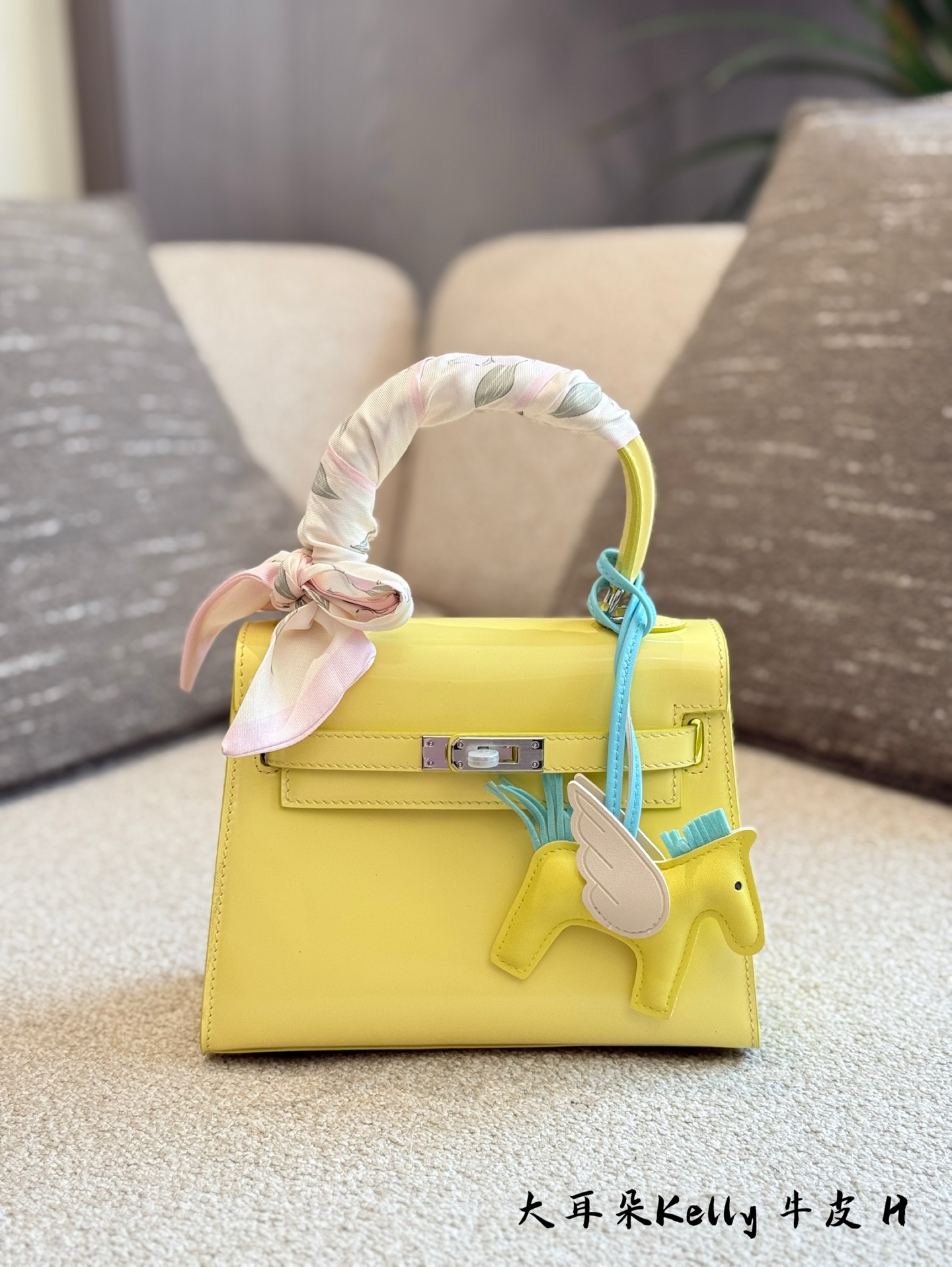 Bolso Clásico Hermes Kelly 20 con Asa Redonda y Bandolera, Edición Limitada 3 i1744256654572 1087 0 1