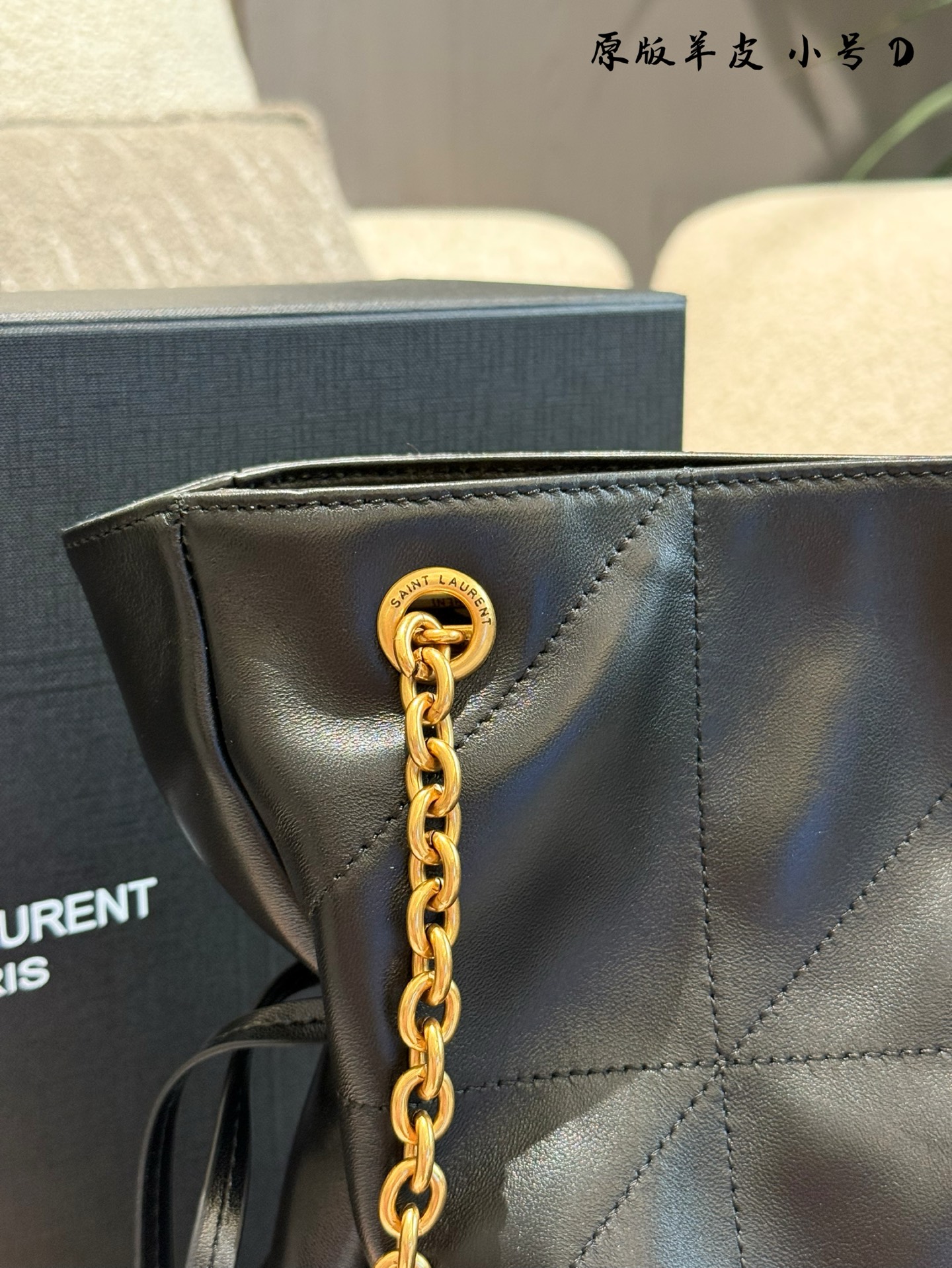 Yves Saint Laurent Bolsa Tote de Piel de Cordero con Cordón Ajustable 4 i1744535146337 7818 0 2