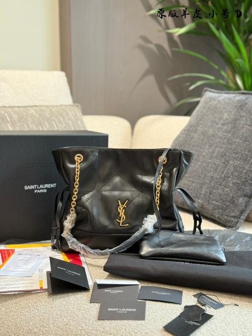 Yves Saint Laurent Bolsa Tote de Piel de Cordero con Cordón Ajustable 15 Yves Saint Laurent Bolsa Tote de Piel de Cordero con Cordón Ajustable