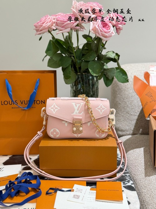 Louis Vuitton Bolso de Mensajero Rosa con Cadena Dorada y Diseño Monograma 16 Louis Vuitton Bolso de Mensajero Rosa con Cadena Dorada y Diseño Monograma