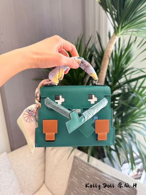 תיק לולה Kelly Doll מבית Hermes בצבע קטנה, 18 ס"מ - יצירת יוקרה! 1 תיק לולה Kelly Doll מבית Hermes בצבע קטנה, 18 ס”מ – יצירת יוקרה!