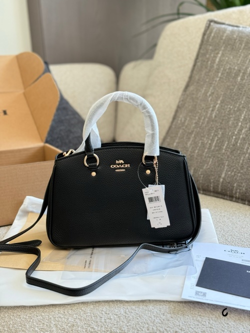 Coach Handbag with Crossbody Strap, Elegant Design, Perfect for Everyday Use 1 Coach Handbag with Crossbody Strap, Elegant Design, Perfect for Everyday Use