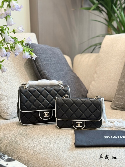 Elegante Bolso de Hombro Chanel Clásico en Blanco y Negro 16 Elegante Bolso de Hombro Chanel Clásico en Blanco y Negro